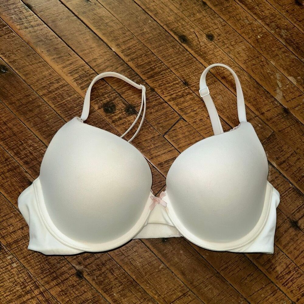 Victoria’s Secret perfect shape white comfortable 32D bra